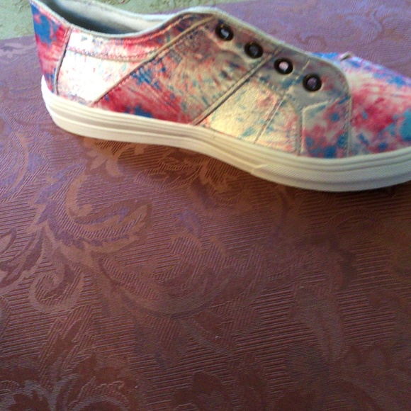 TieDye lace up sneakers in pink and blue NWT - Picture 5 of 5
